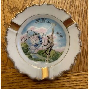 Vintage NY World's Fair Ashtray 4in White Excellent Gold Trim Unisphere